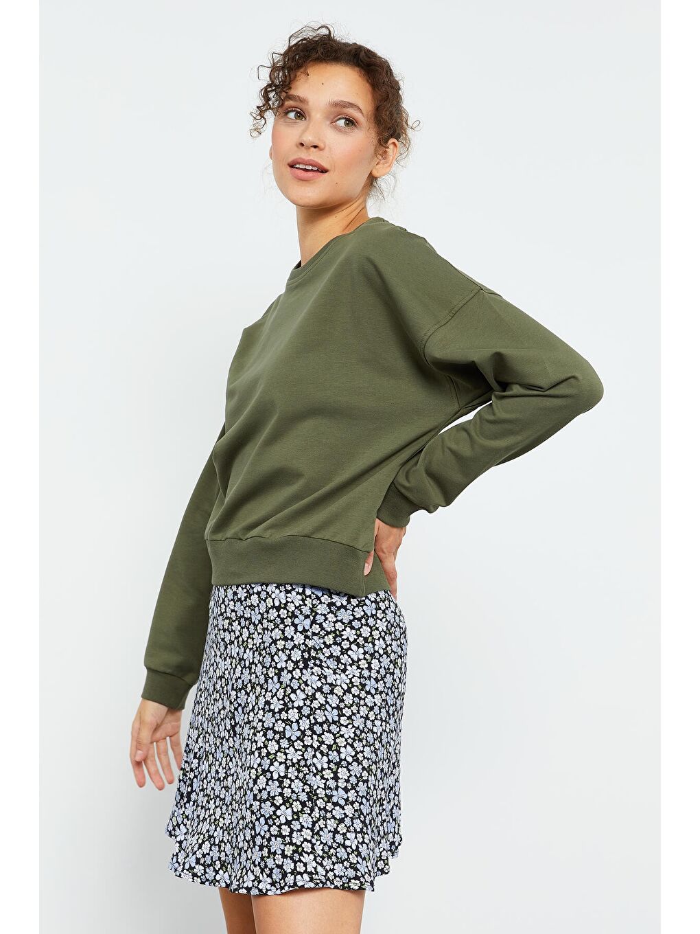 Haki Basic Rahat Form O Yaka Kadın Sweatshirt - 97114-3