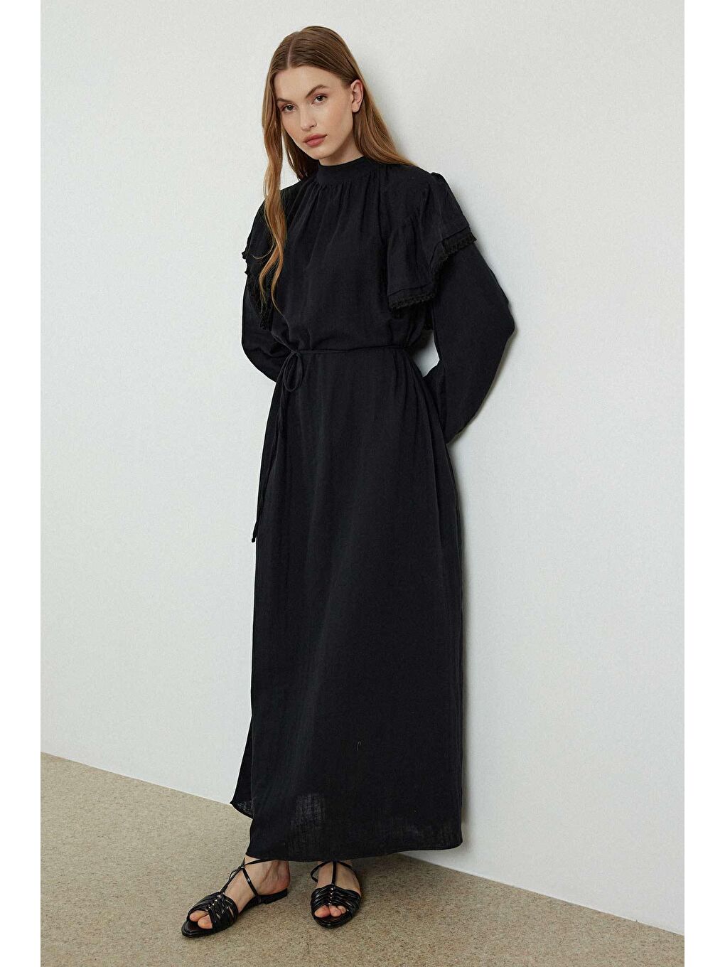 Şerit Detaylı Organik Siyah Müslin  Elbise-2