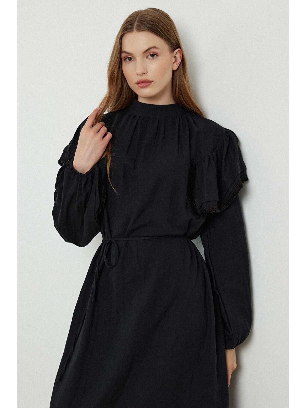 Şerit Detaylı Organik Siyah Müslin  Elbise-3