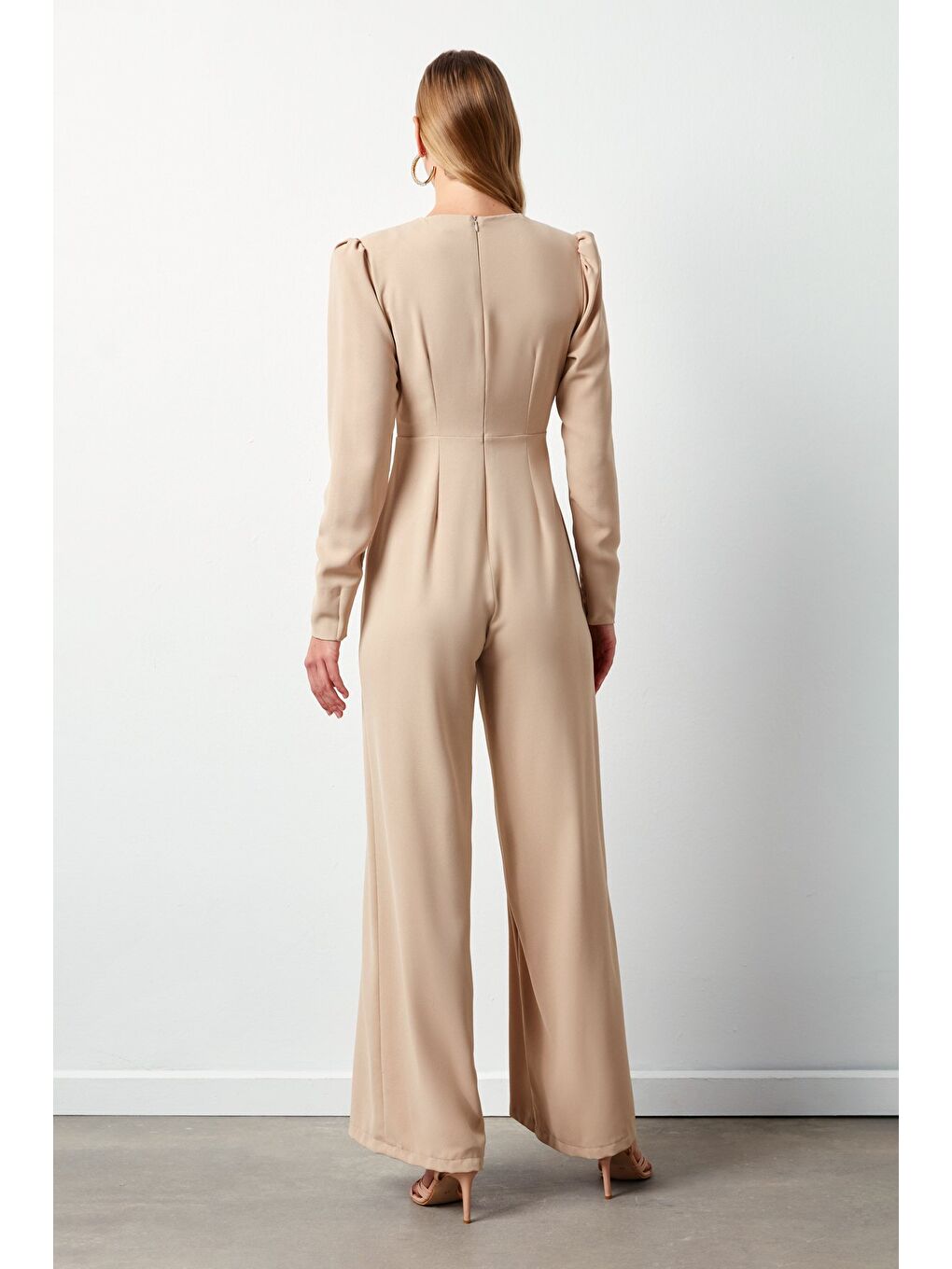 Kruvaze Süs Taşlı Krep Tulum - Bej-7