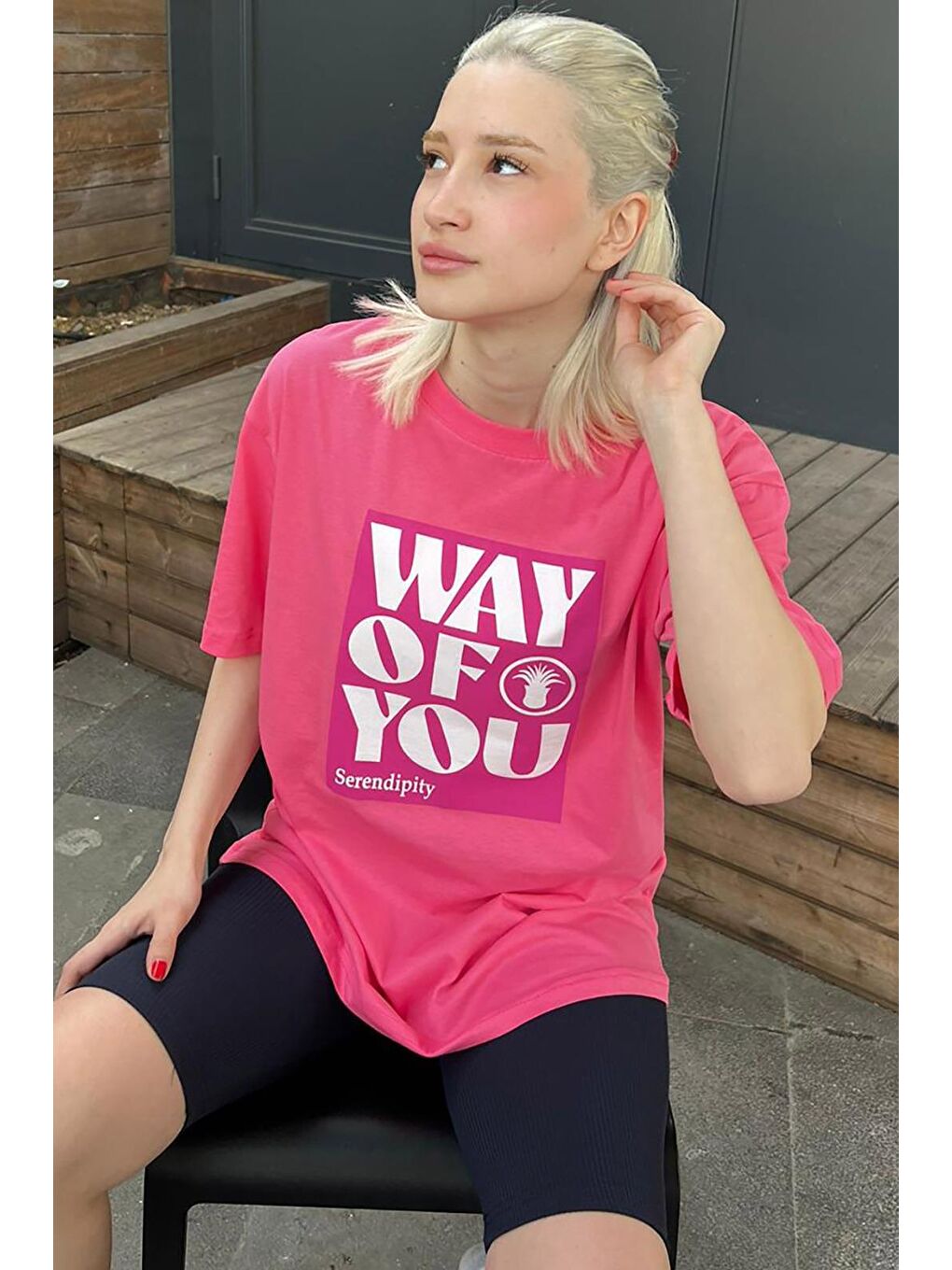 Pembe Baskılı Bisiklet Yaka Overfit Tişört-1