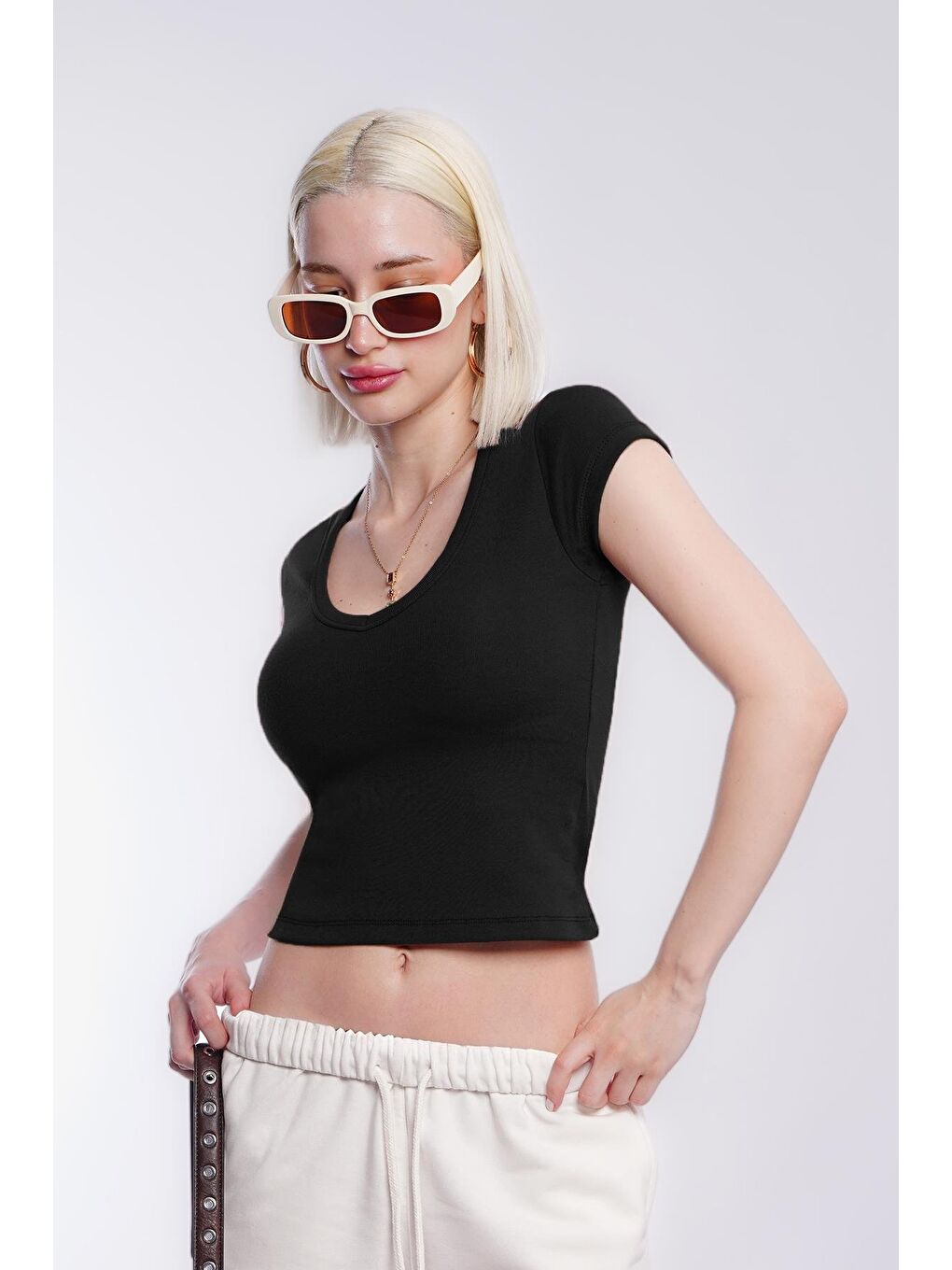 Siyah V Yaka Basic Kadın Tişört Mg2450