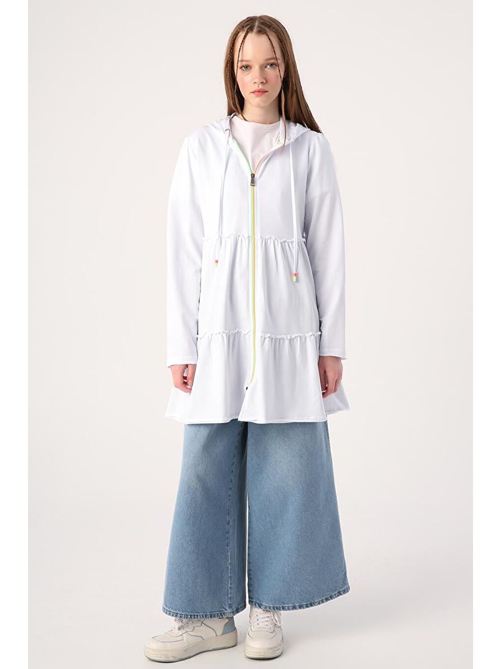 Beyaz Fırfırlı Neon Detaylı Kapüşonlu Örme Hırka-1