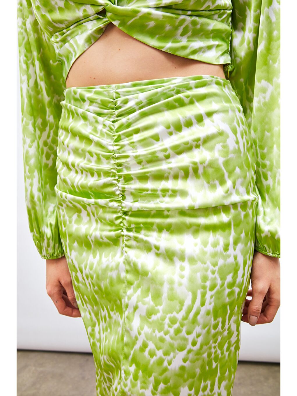 Yırtmaç Detaylı Desenli Uzun Etek - Yağ Yeşili-5