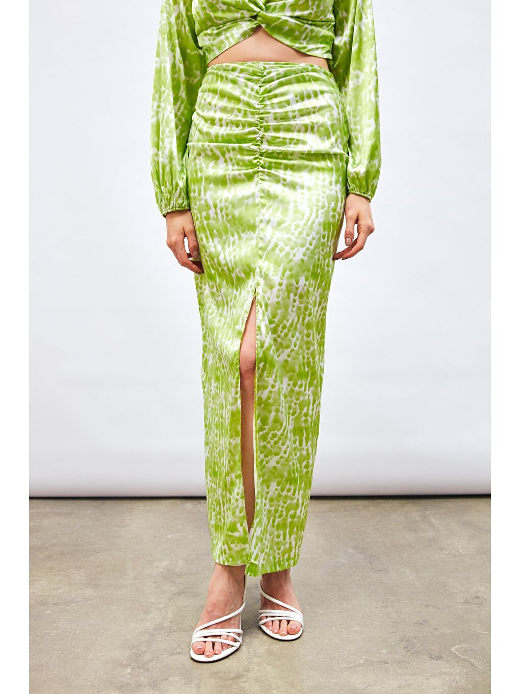 Yırtmaç Detaylı Desenli Uzun Etek - Yağ Yeşili-6