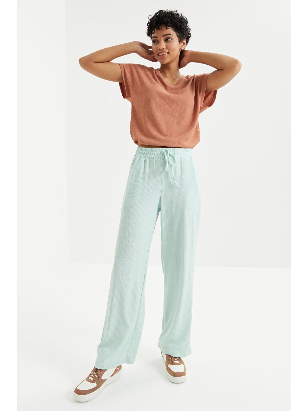 Turkuaz Su Yeşili Bel Büzgülü Bağcıklı Klasik Paça Bürümcük Kumaş Kadın Eşofman Alt  - 94619-2