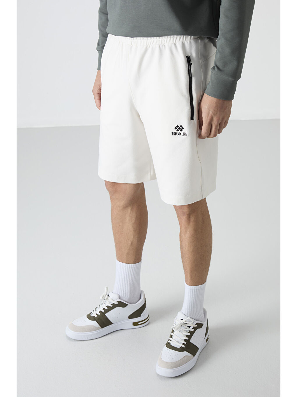 Ekru Gizli Fermuar Arka Cepli Bağcıklı Standart Kalıp Erkek Şort - 81136-2