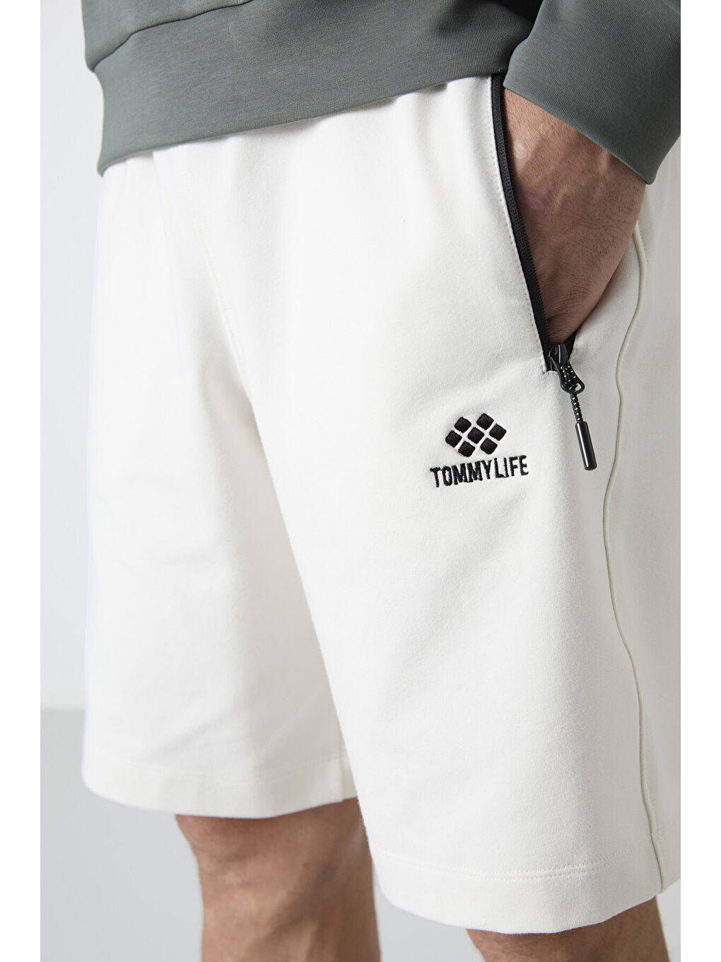 Ekru Gizli Fermuar Arka Cepli Bağcıklı Standart Kalıp Erkek Şort - 81136-3