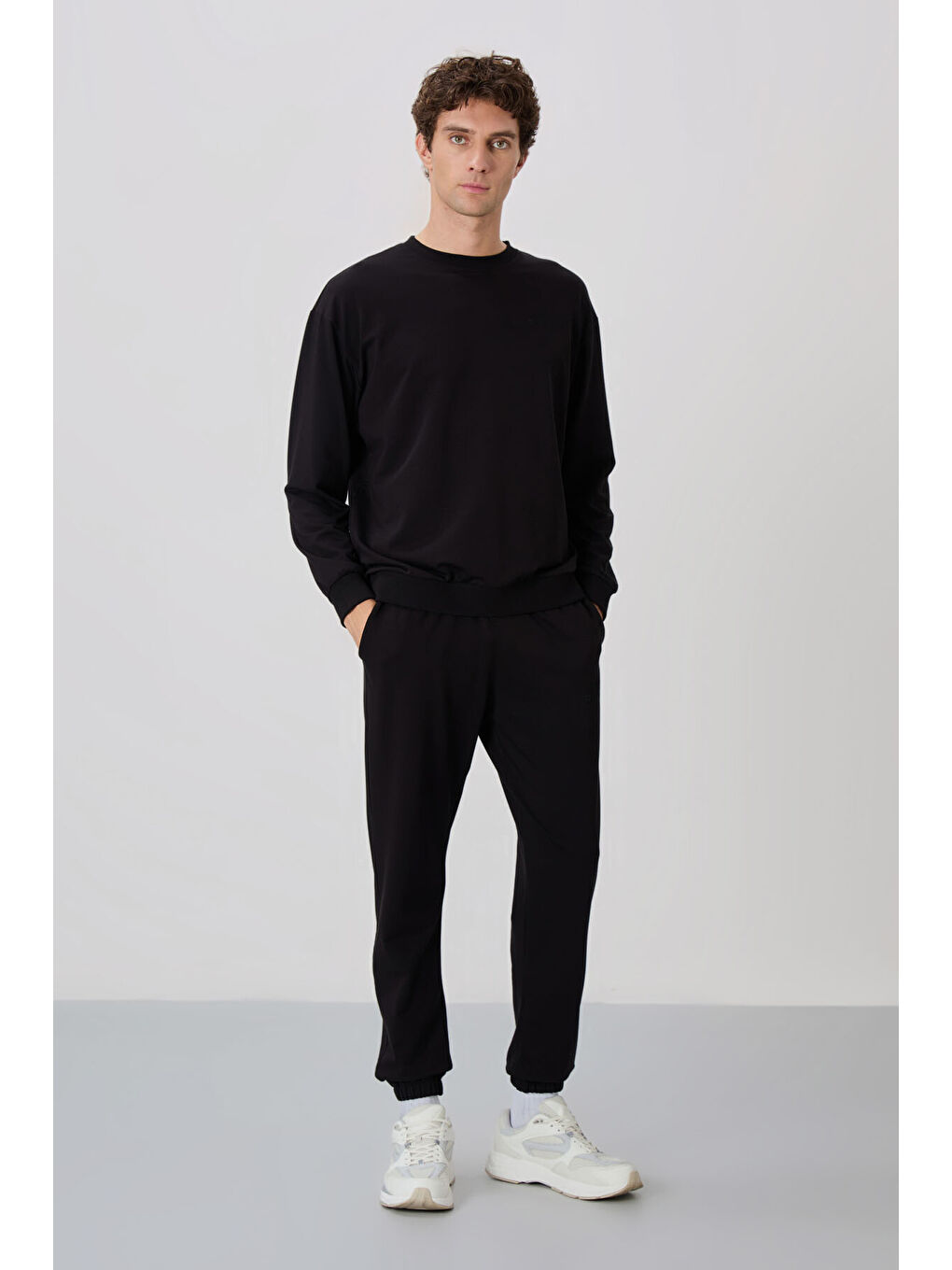 Siyah Casual Bisiklet Yaka Lastik Paça Erkek Oversize Eşofman Takımı - 85120