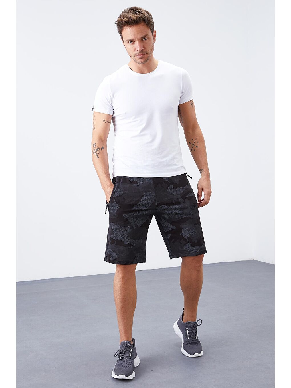 Siyah Kamuflaj Kamuflaj Desenli Standart Kalıp Erkek Şort - 81157-4