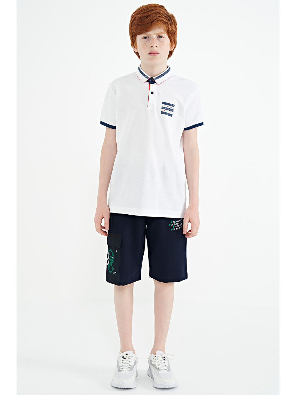 Beyaz Yakası Renk Bloklu Baskı Detaylı Standart Kalıp Erkek Çocuk Tişört - 11111-1