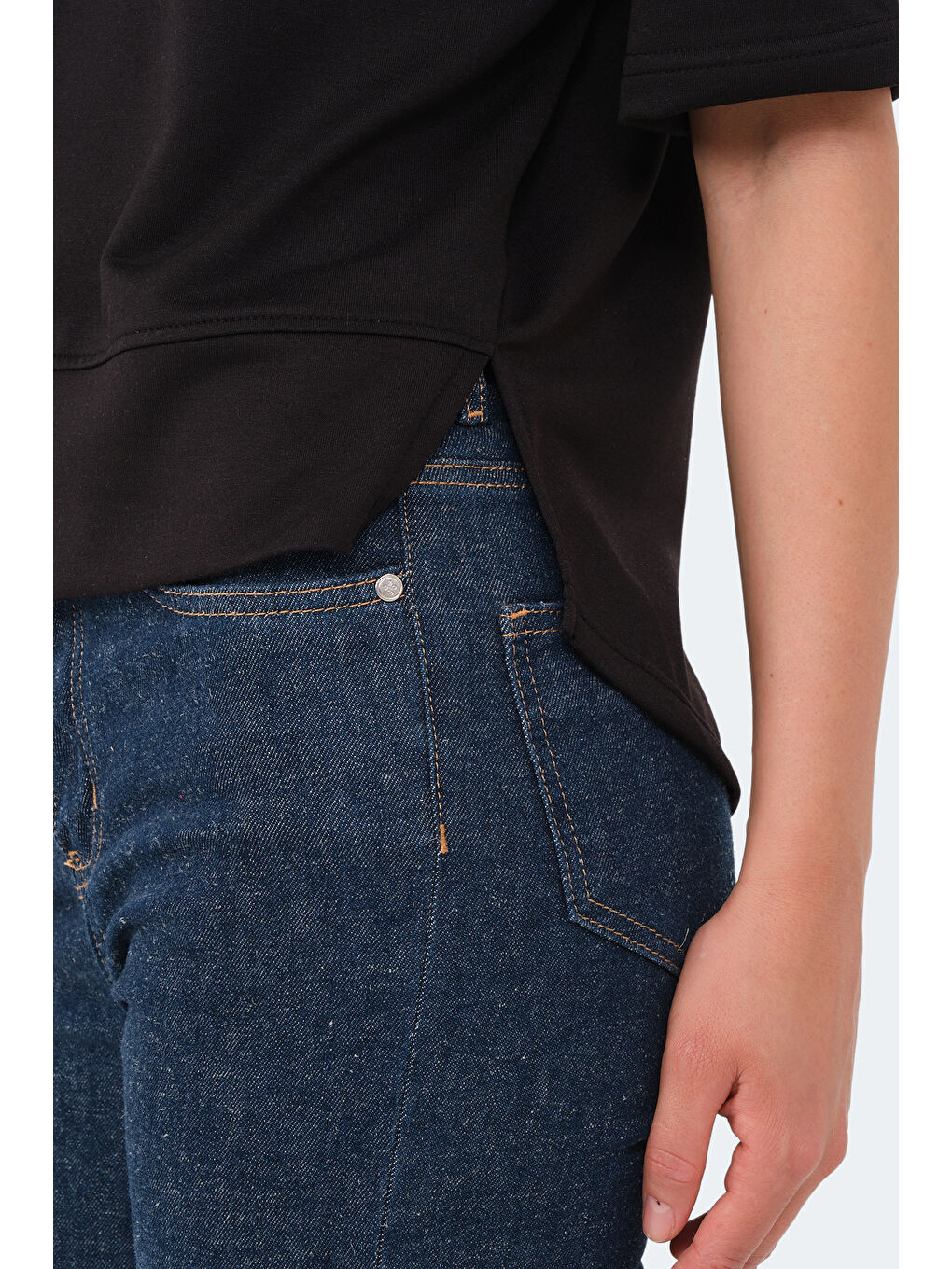 VILLAGE Kadın Oversıze Siyah Tişört-4