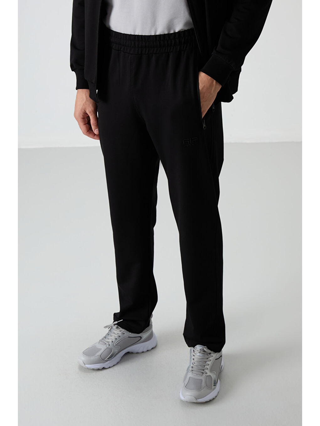 Troy Siyah Dik Yaka Fermuarlı Standart Kalıp Erkek Eşofman Takım - 85196-3