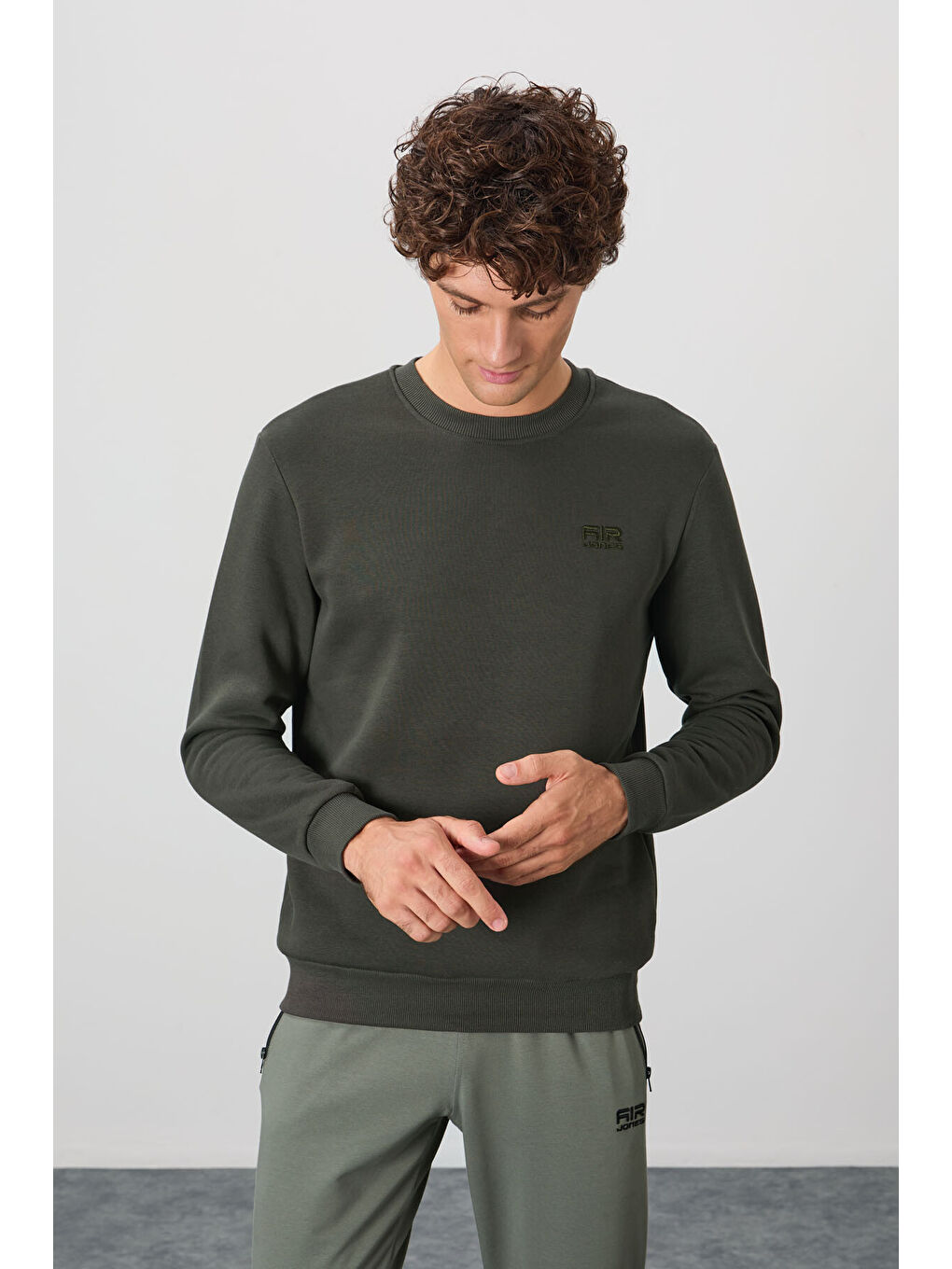 Haki Bisiklet Yaka Şardonlu Rahat Form Basic Erkek Sweatshirt - 88137-2