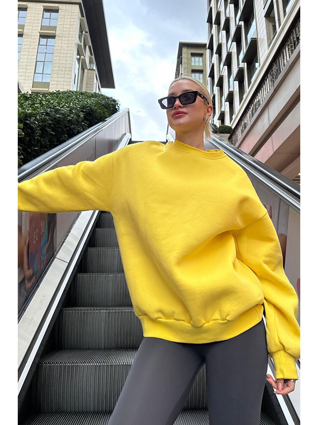 Sarı Bisiklet Yaka Basic Sweatshirt Mg1559-1