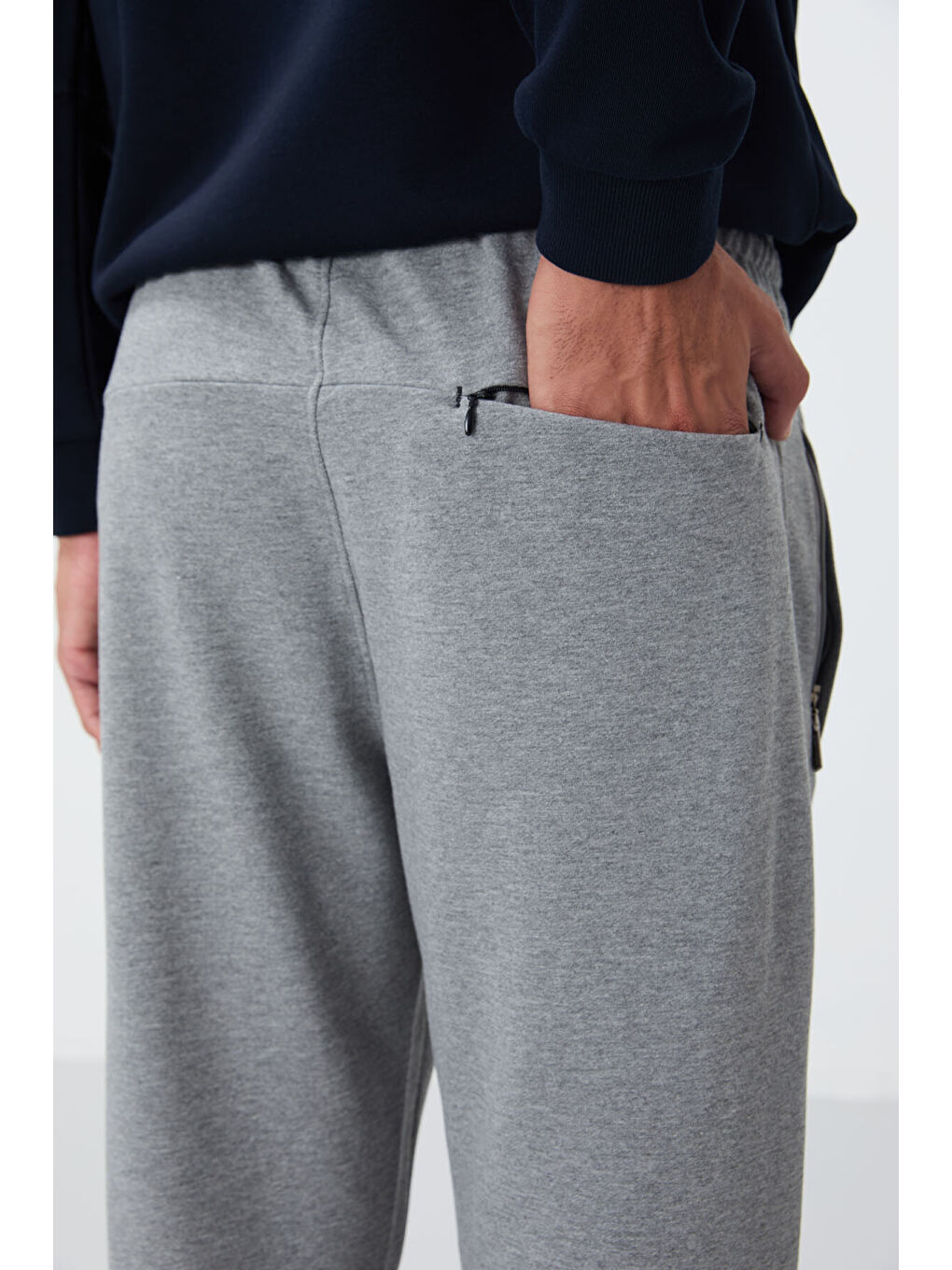 Gri Melanj Fermuar Cepli Dar Kalıp Klasik Paça Erkek Eşofman Alt - 84669-4