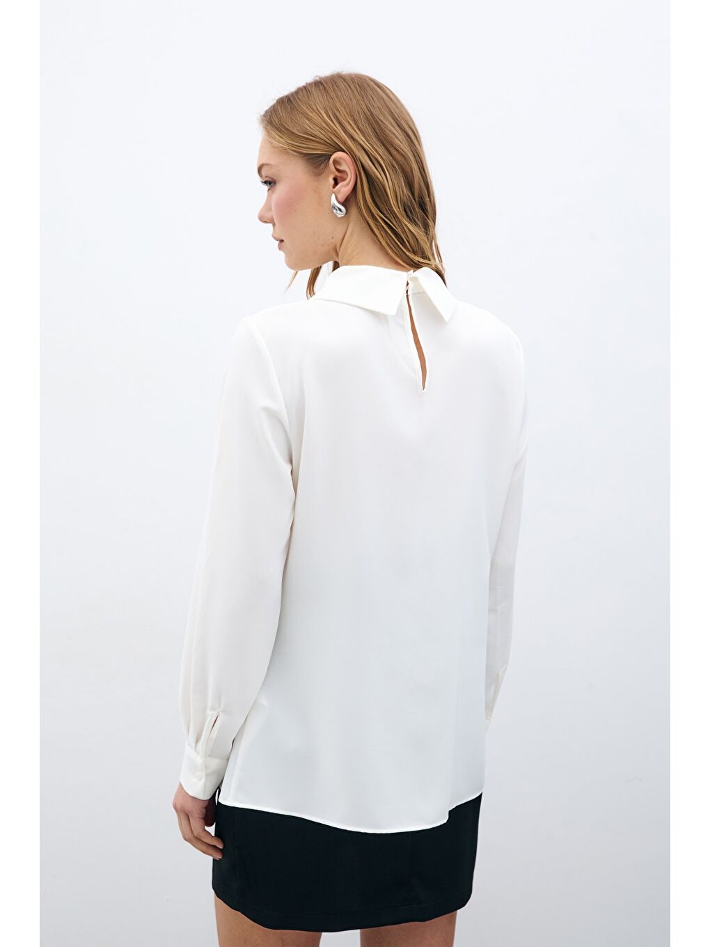 Yakası Taş Aksesuarlı Bluz - Ekru-7