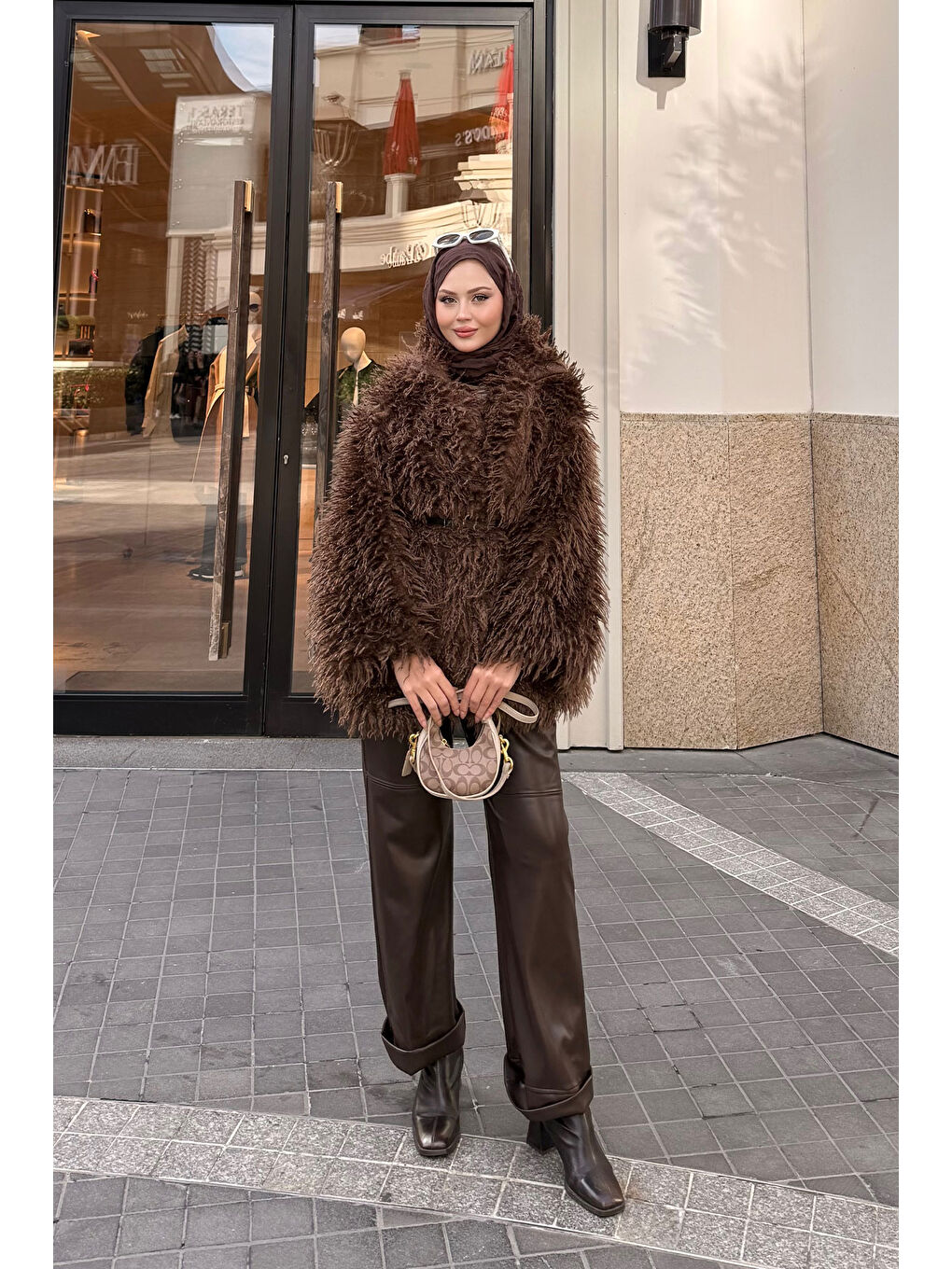 Kadın Kemer Detay Kısa Kürk Kaban Kahverengi-1