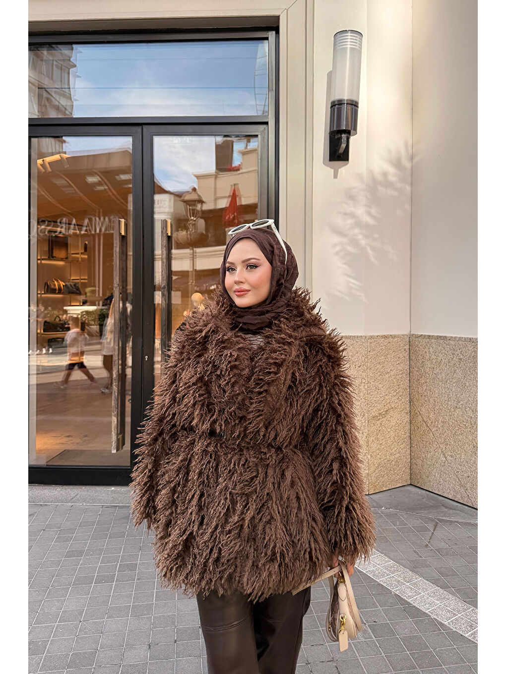 Kadın Kemer Detay Kısa Kürk Kaban Kahverengi-2