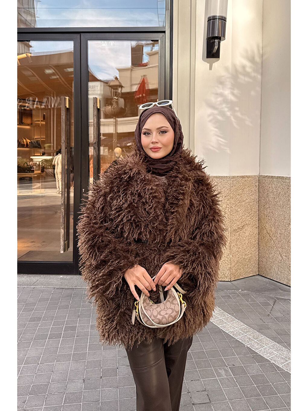 Kadın Kemer Detay Kısa Kürk Kaban Kahverengi-3