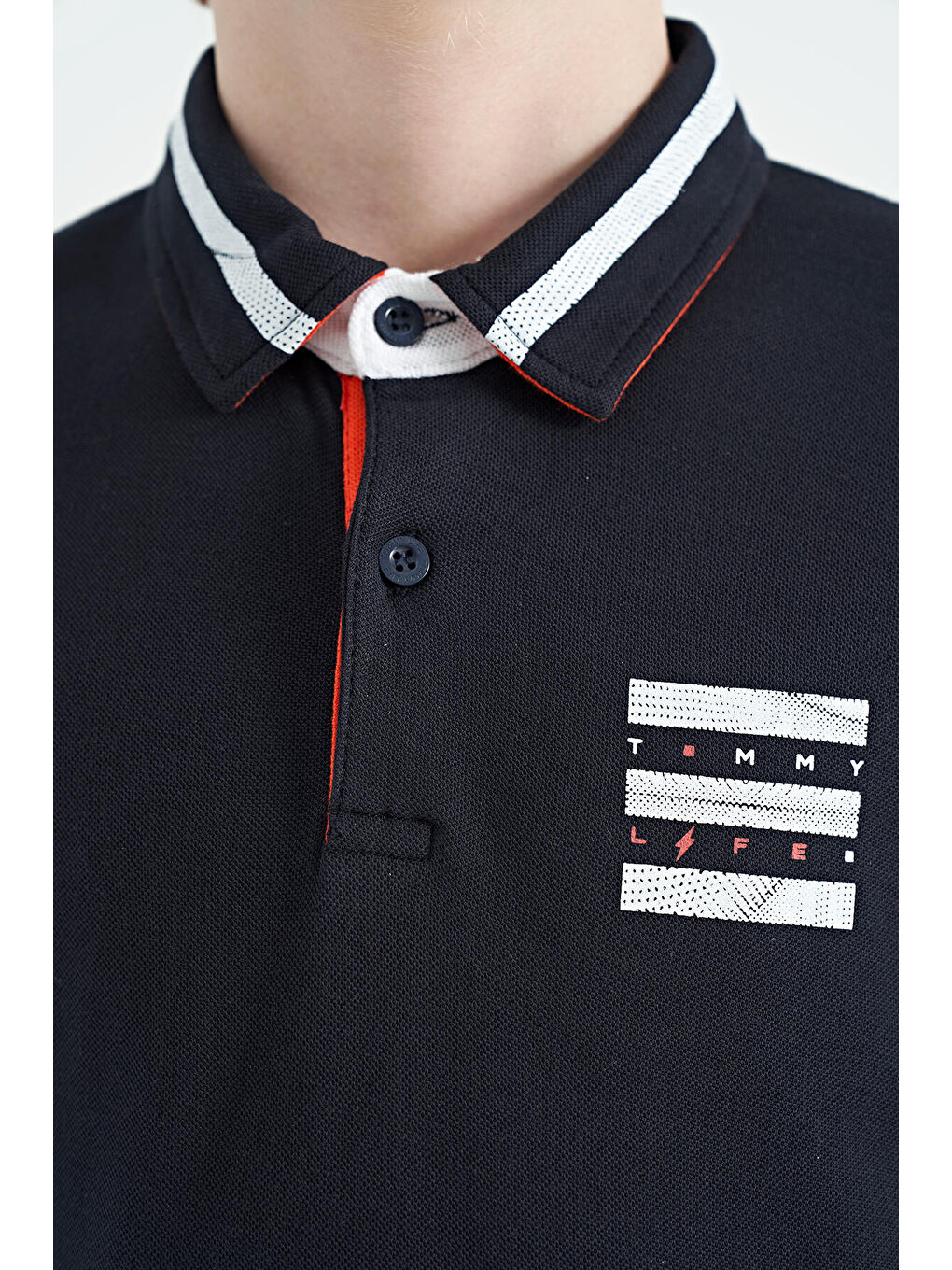 Lacivert Yakası Renk Bloklu Baskı Detaylı Standart Kalıp Erkek Çocuk Tişört - 11111-2