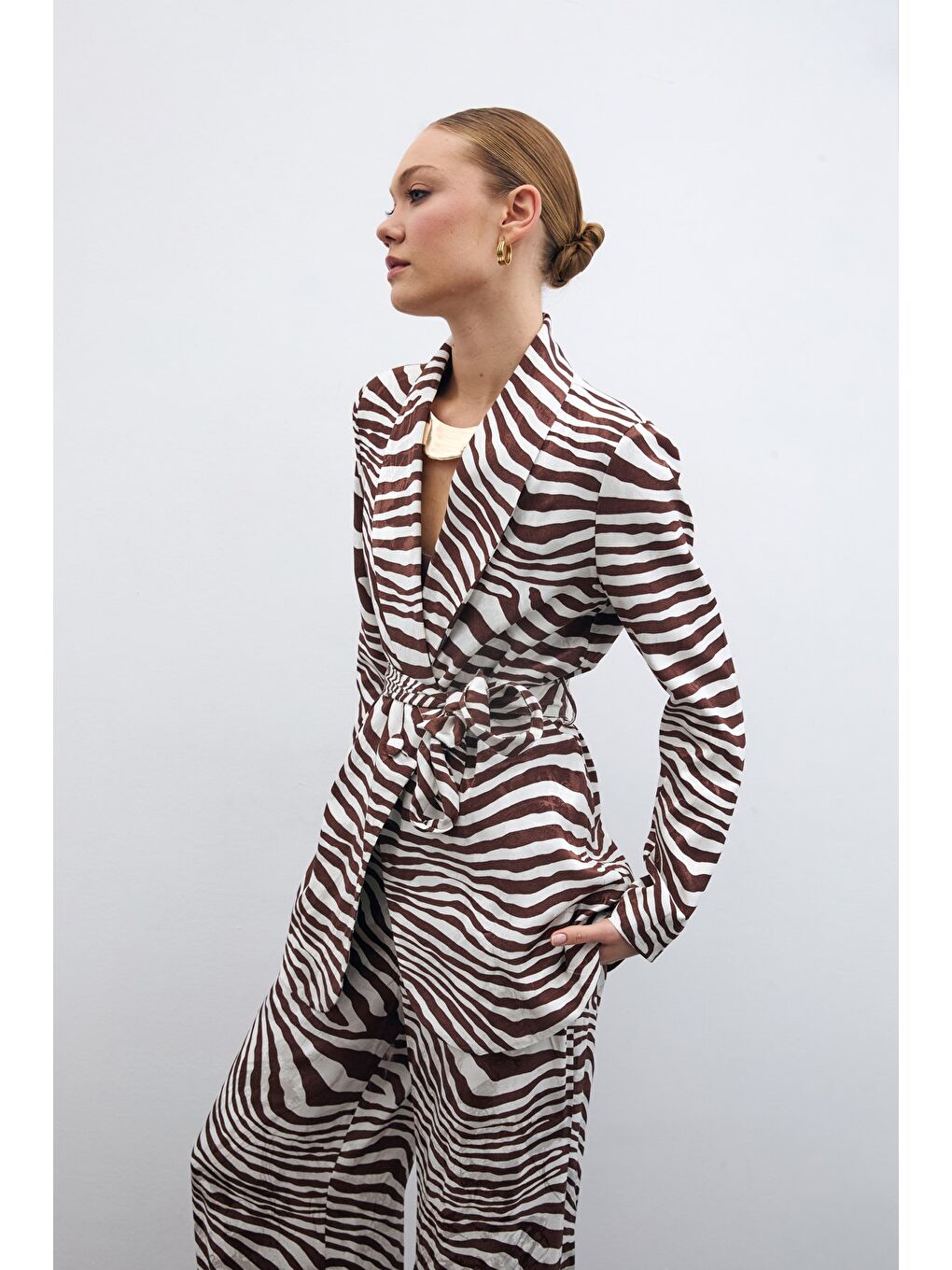 Kahverengi Kuşaklı Zebra Ceket - Kahve-1