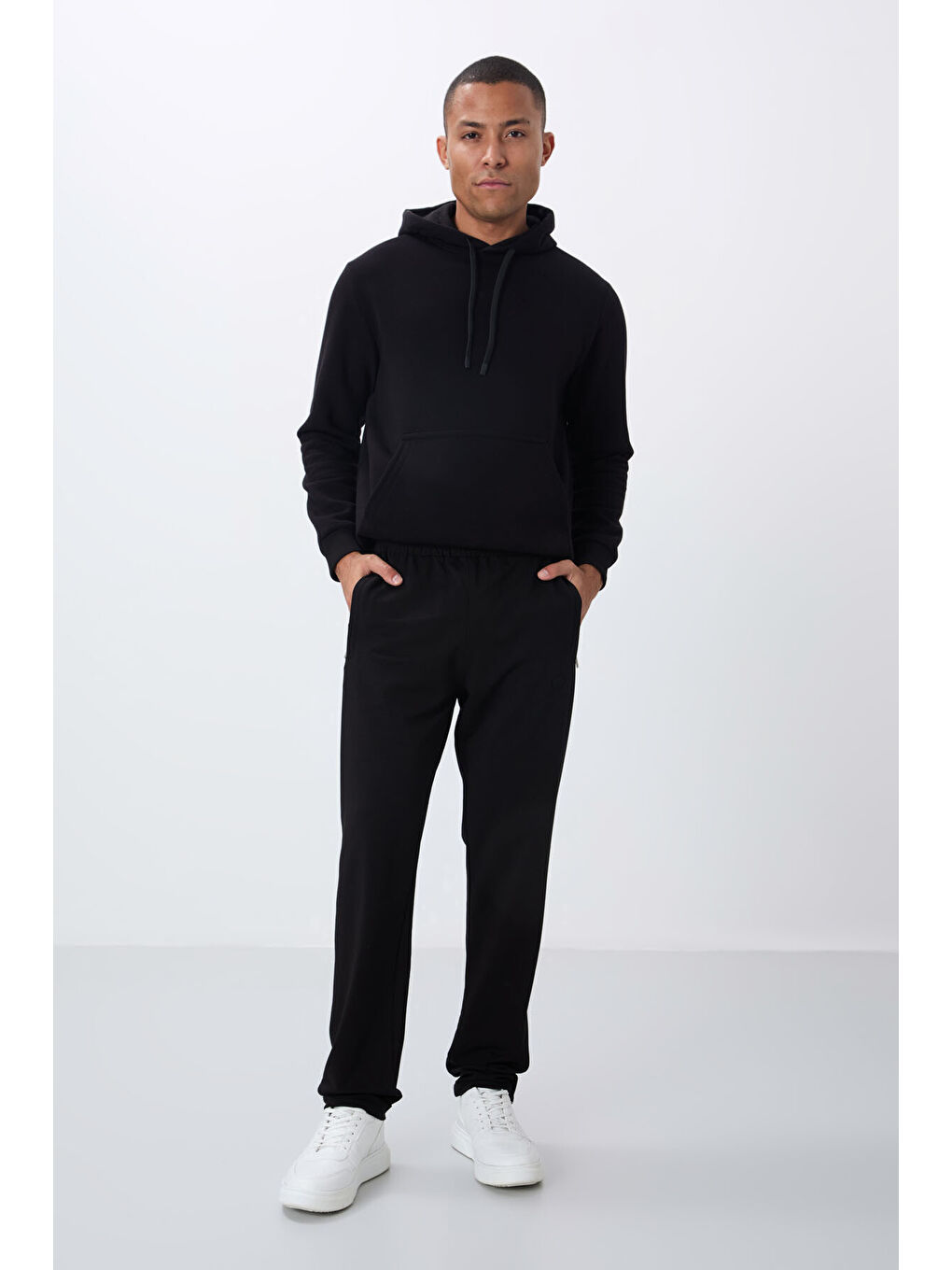 Siyah Fermuar Cepli Dar Kalıp Klasik Paça Erkek Eşofman Alt - 84669-1