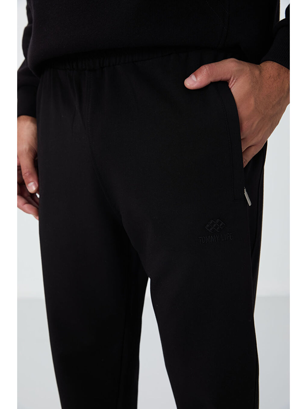 Siyah Fermuar Cepli Dar Kalıp Klasik Paça Erkek Eşofman Alt - 84669-3