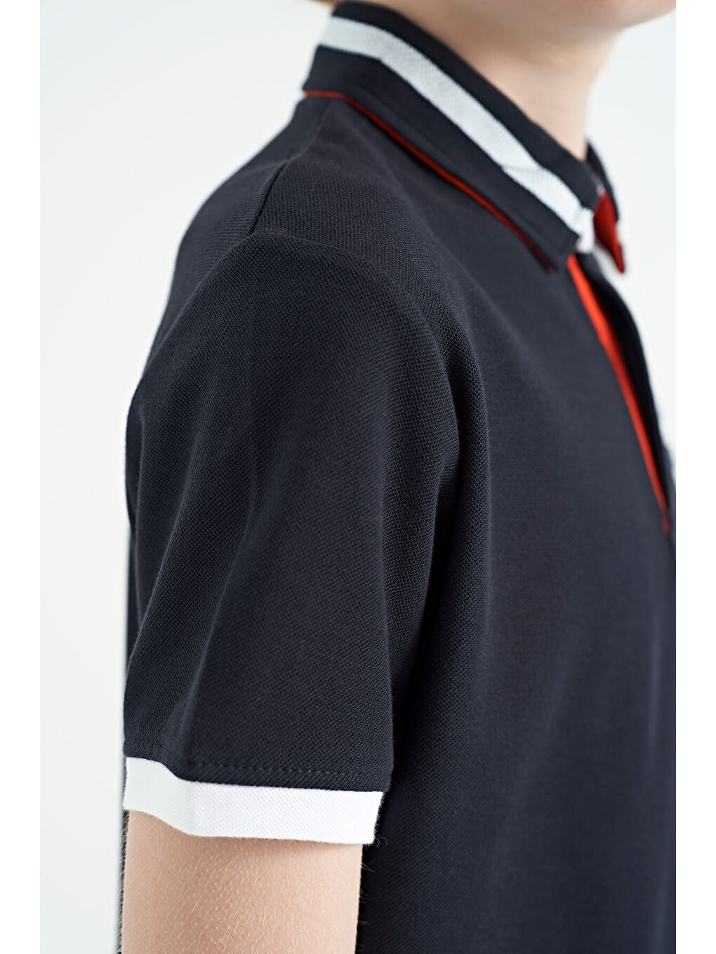 Lacivert Yakası Renk Bloklu Baskı Detaylı Standart Kalıp Erkek Çocuk Tişört - 11111-3