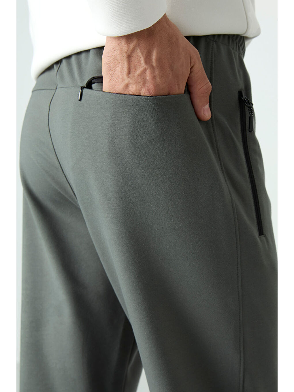 Haki Fermuarlı Üç Cepli Dar Kalıp Klasik Paça Erkek Eşofman Alt - 84671-4