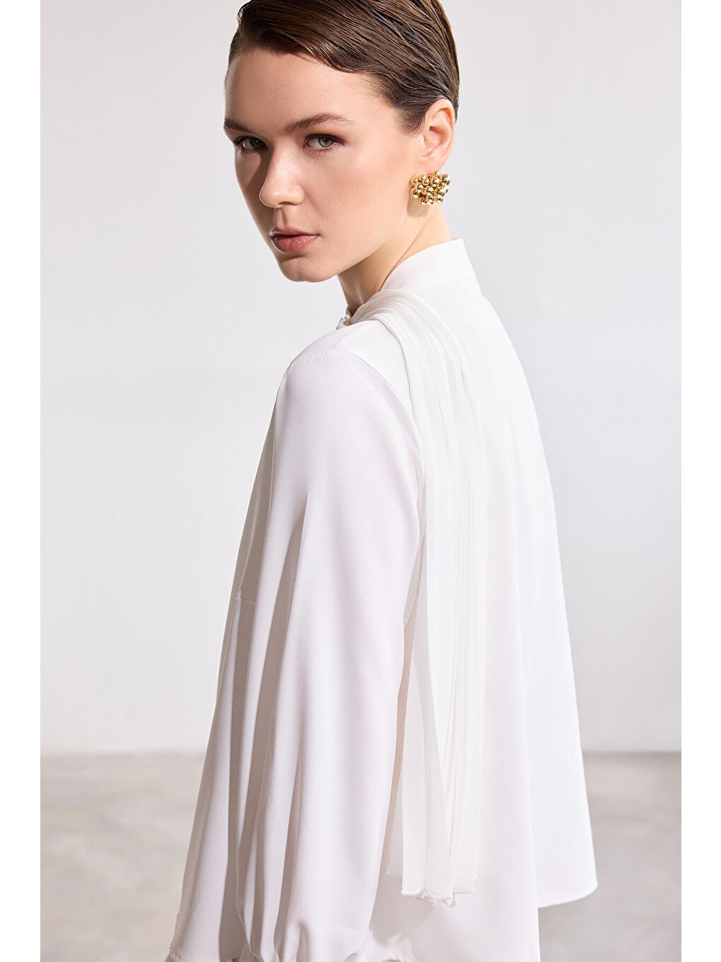 Beyaz Şifon Piliseli Fular Yaka Bluz-5