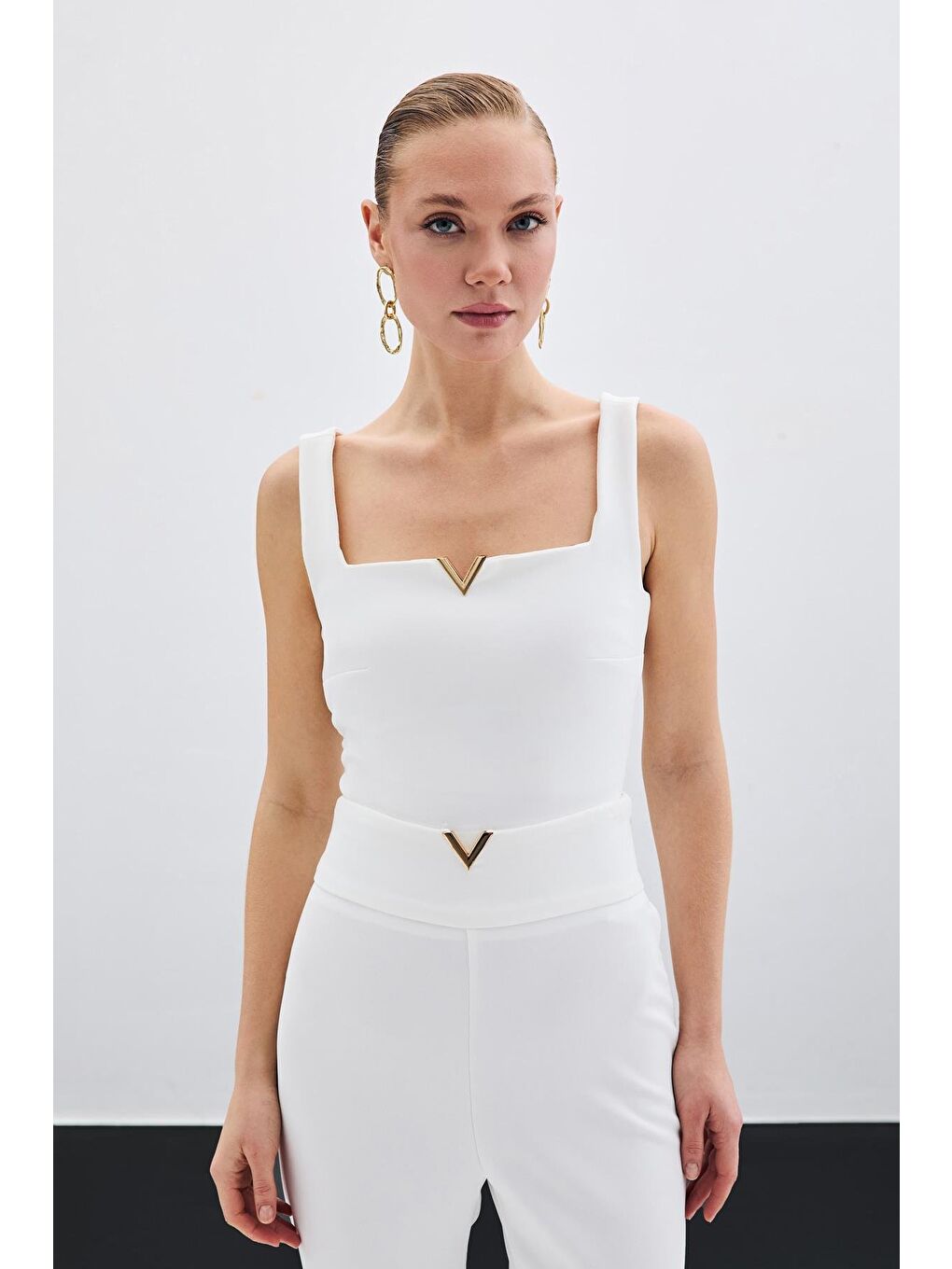 Yaka Gold Aksesuarlı Bluz - Ekru