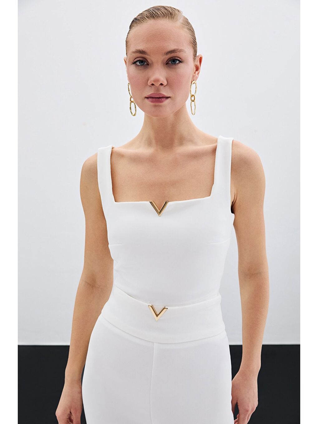 Yaka Gold Aksesuarlı Bluz - Ekru-2