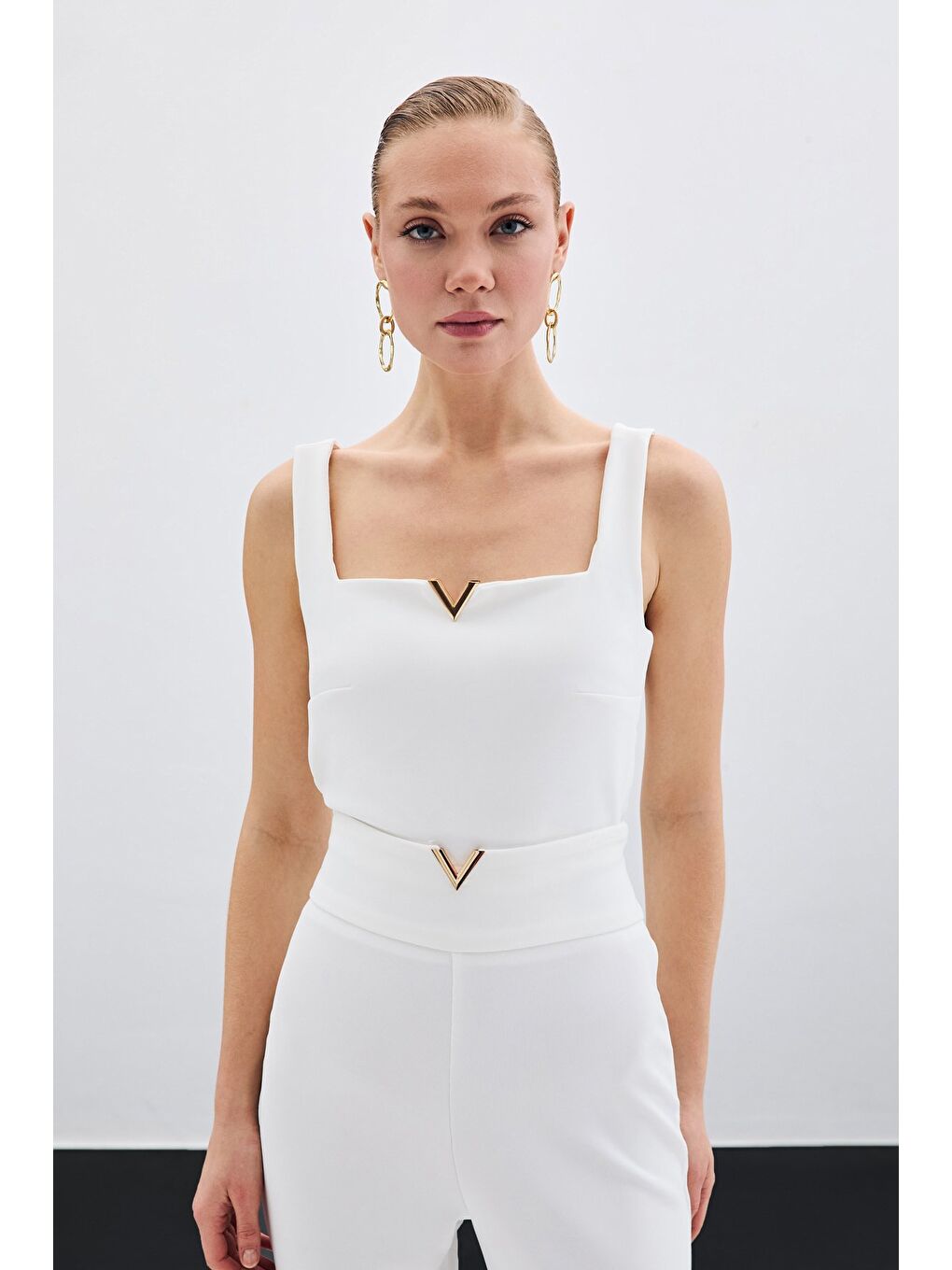 Yaka Gold Aksesuarlı Bluz - Ekru-5