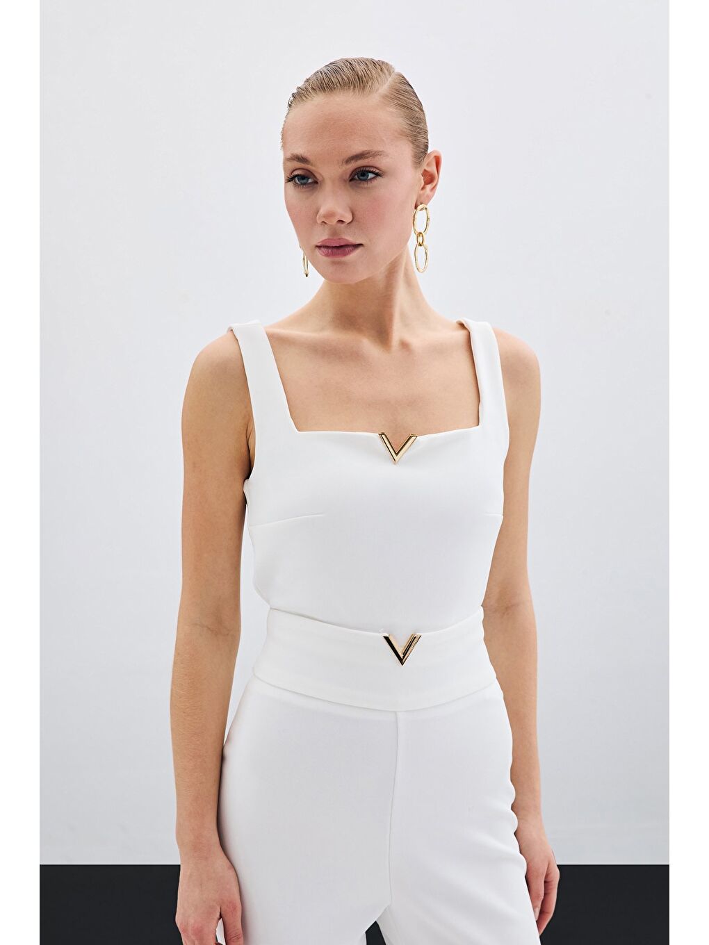 Yaka Gold Aksesuarlı Bluz - Ekru-6