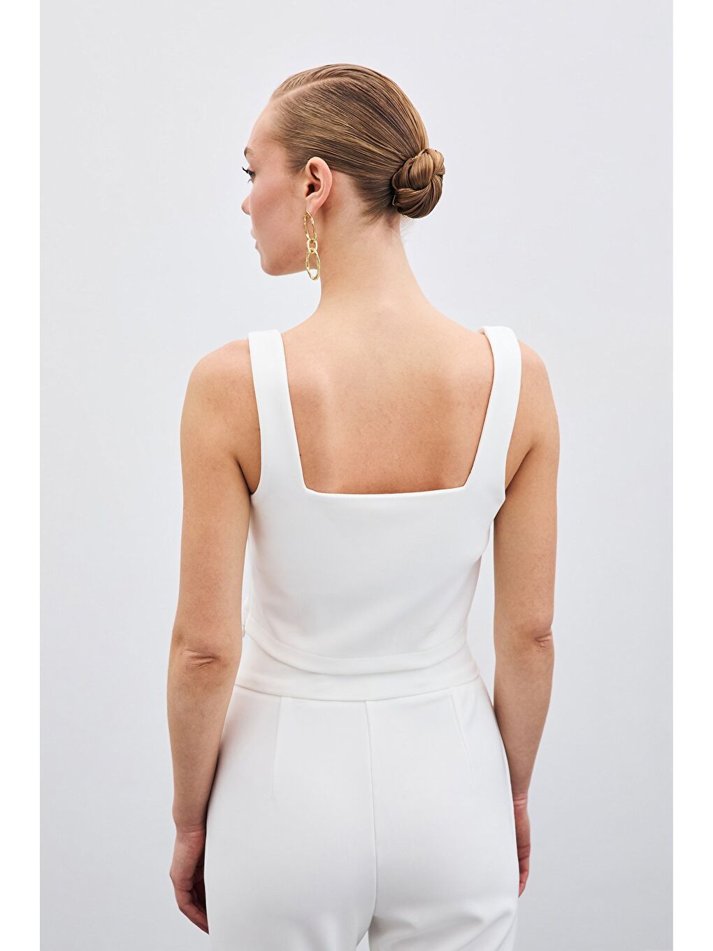 Yaka Gold Aksesuarlı Bluz - Ekru-7