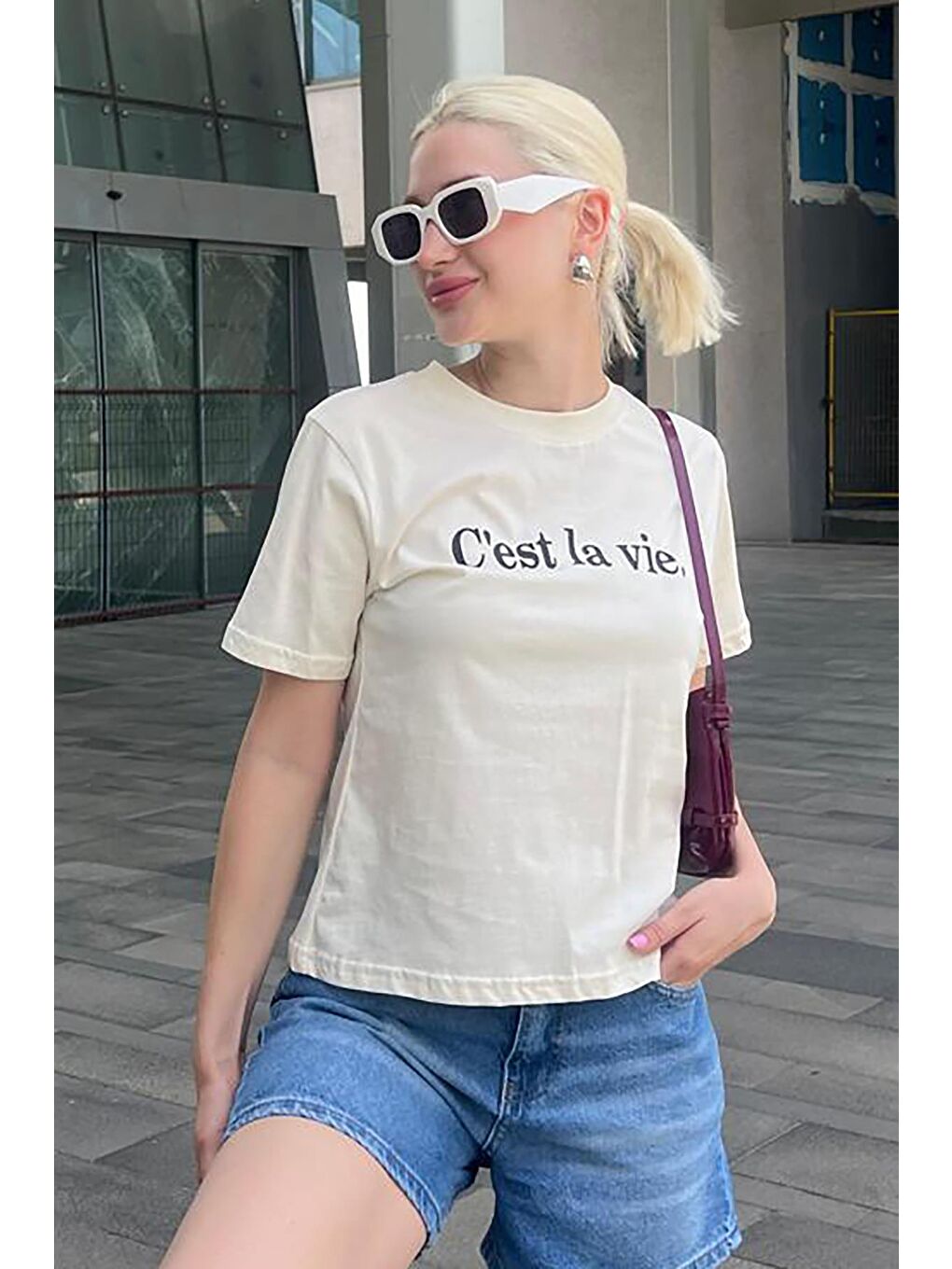 Siyah  yazı baskılı Bisiklet Yaka Pamuklu Kısa Kollu Kadın Tişört MG2150