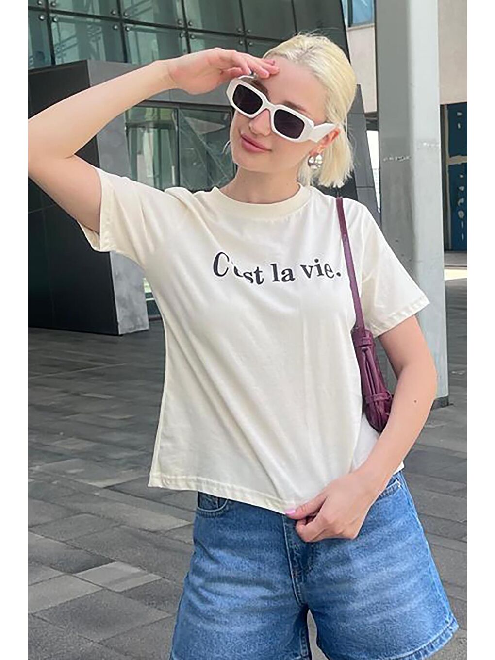 Siyah  yazı baskılı Bisiklet Yaka Pamuklu Kısa Kollu Kadın Tişört MG2150-2