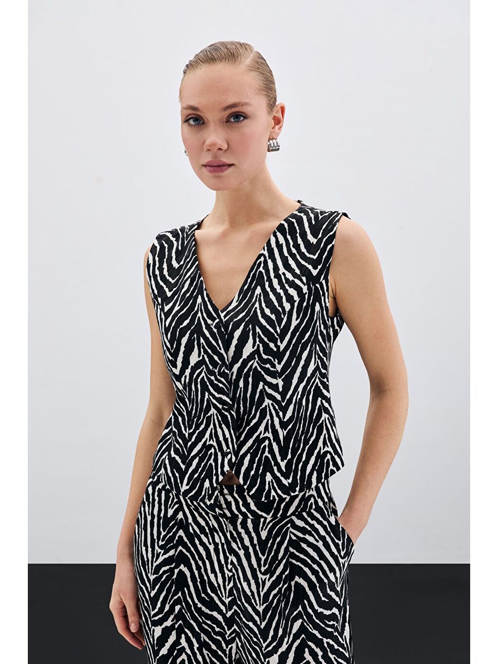 Zebra Desen Kısa Yelek - Siyah