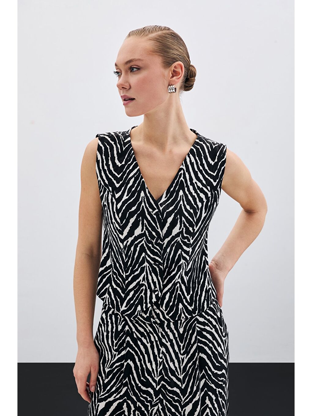 Zebra Desen Kısa Yelek - Siyah-1