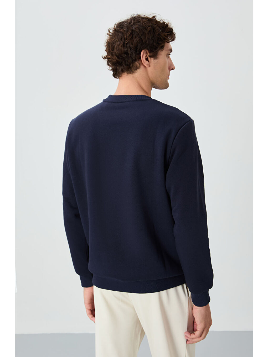 Lacivert Bisiklet Yaka Şardonlu Rahat Form Basic Erkek Sweatshirt - 88137-4