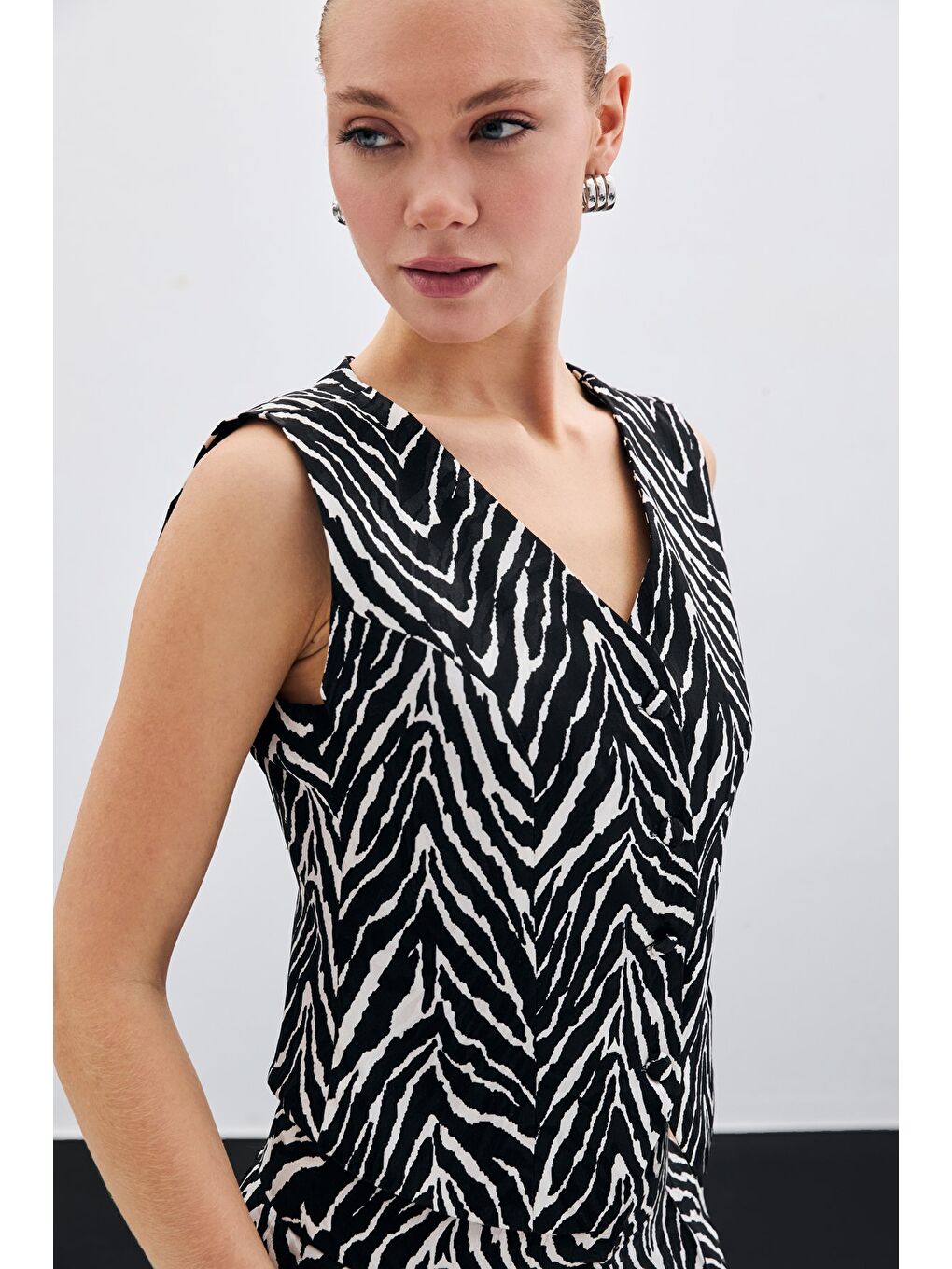 Zebra Desen Kısa Yelek - Siyah-3