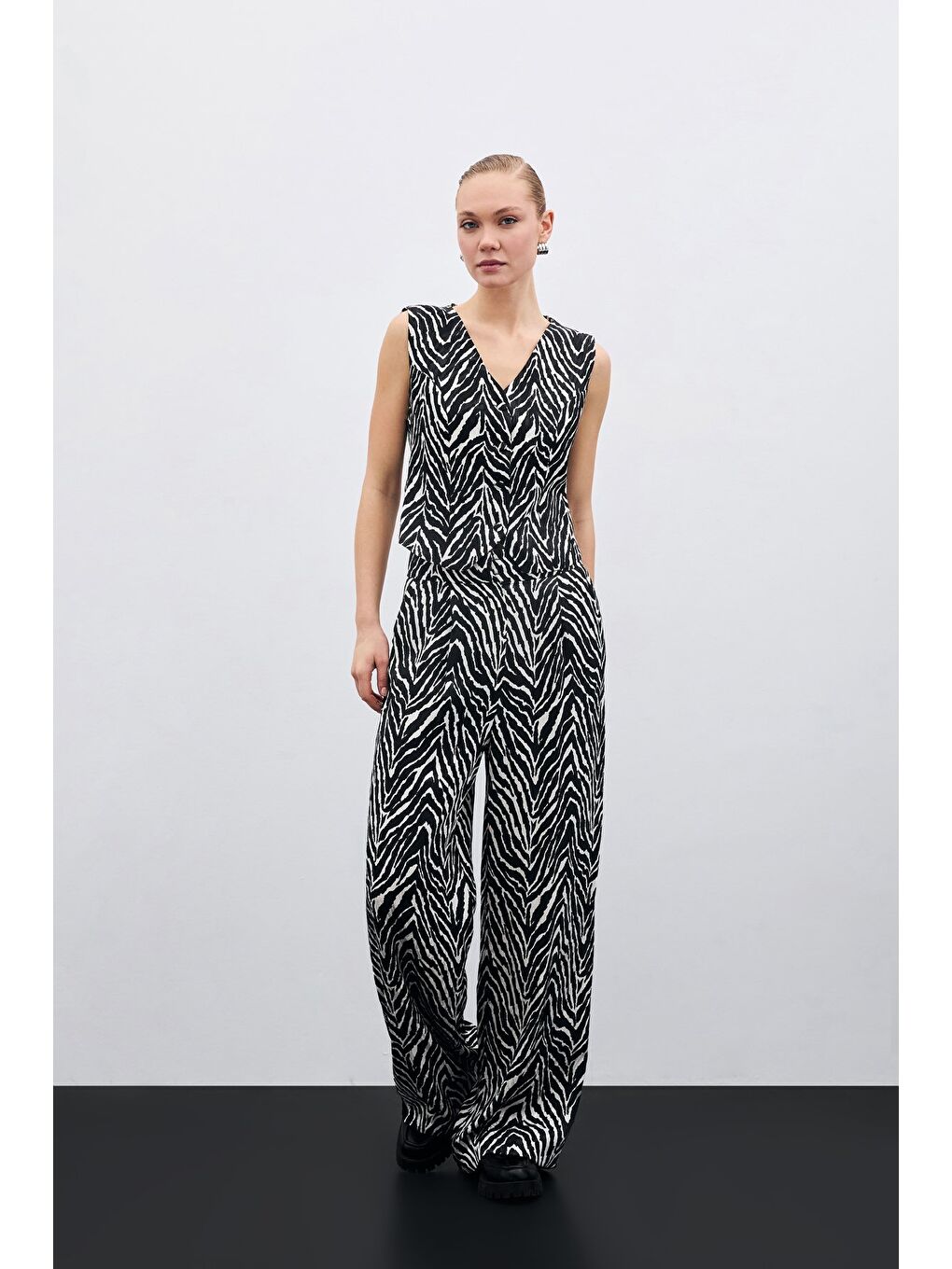 Zebra Desen Kısa Yelek - Siyah-5