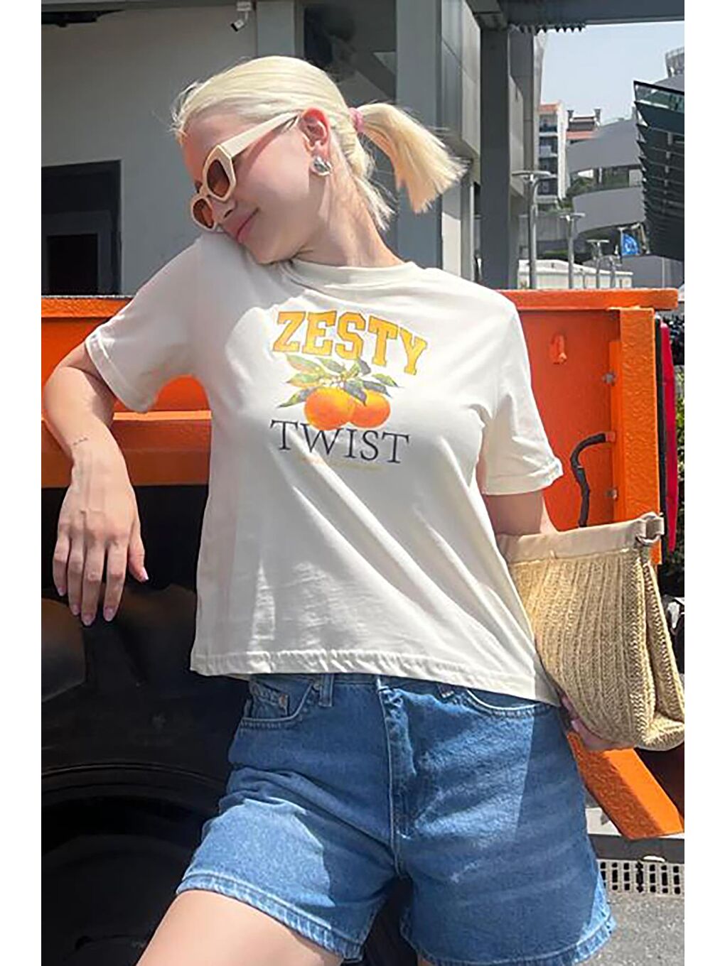 Sarı Yazı Baskılı Bisiklet Yaka Pamuklu Kısa Kollu Kadın Tişört Mg2150