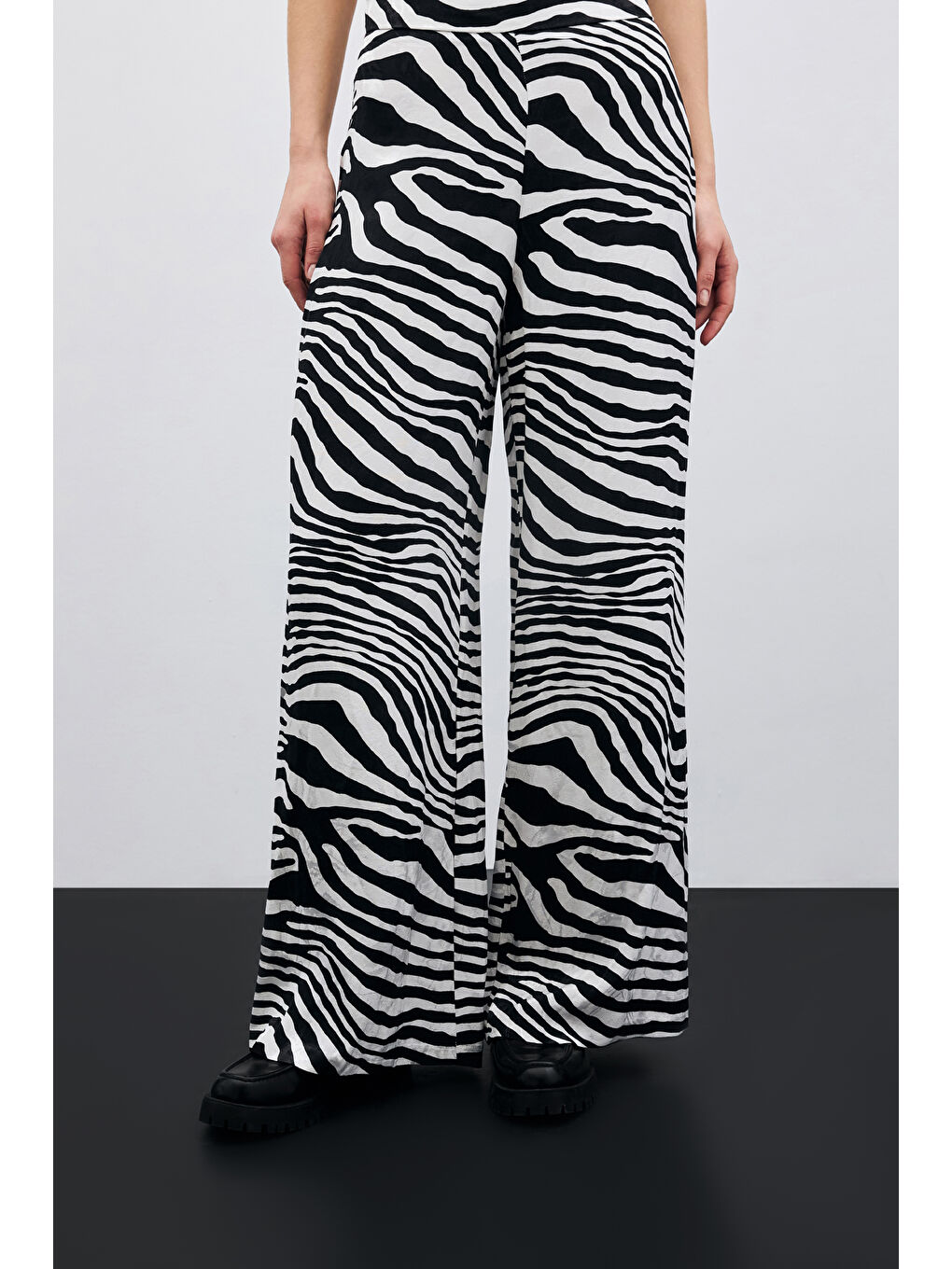 Salaş Zebra Desen Pantolon - Siyah-4