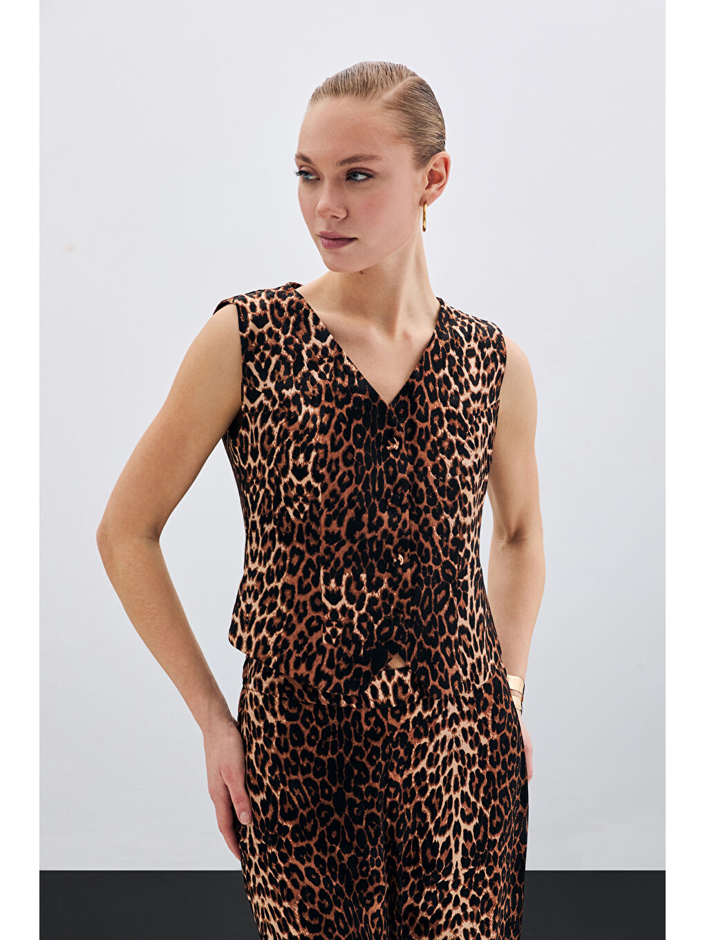 Kısa Leopar Yelek - Siyah-1