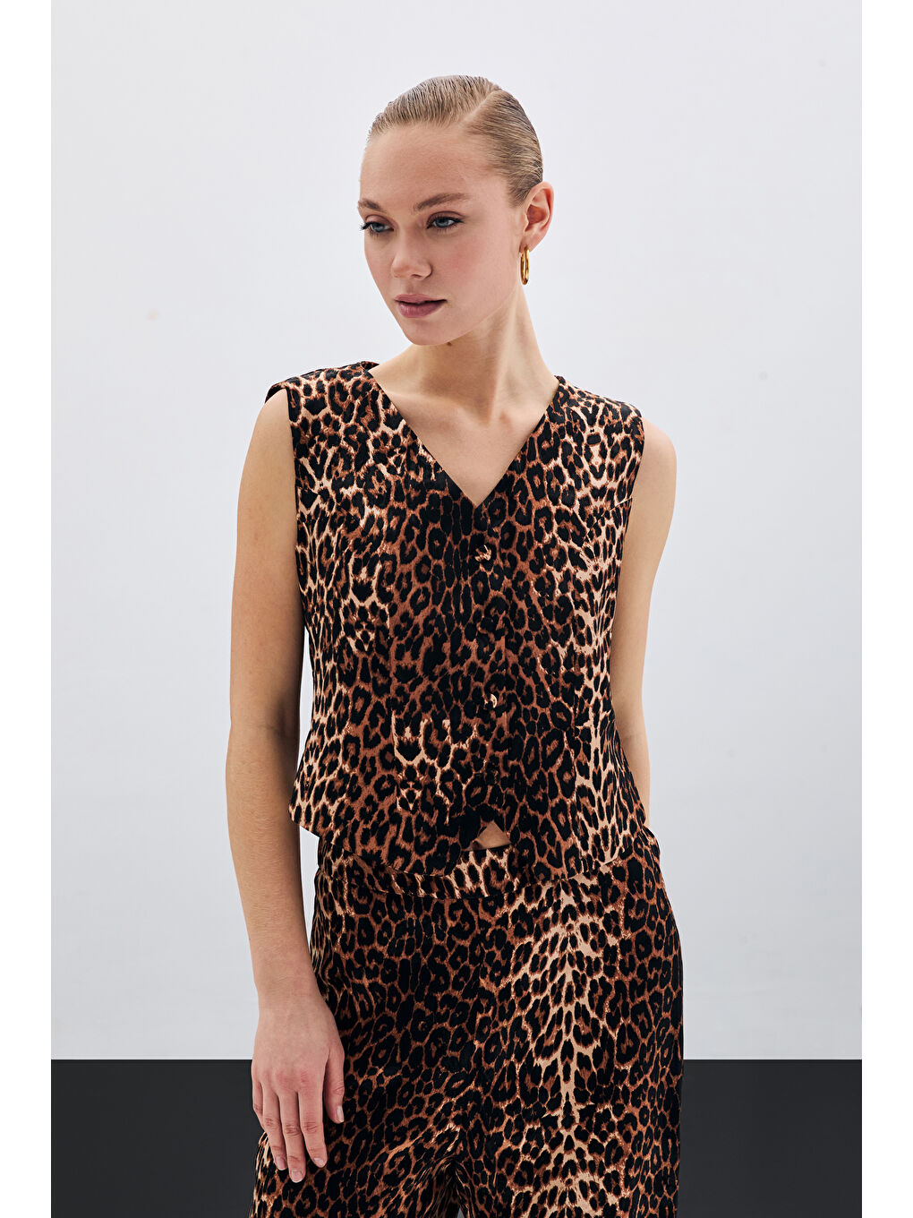 Kısa Leopar Yelek - Siyah-2