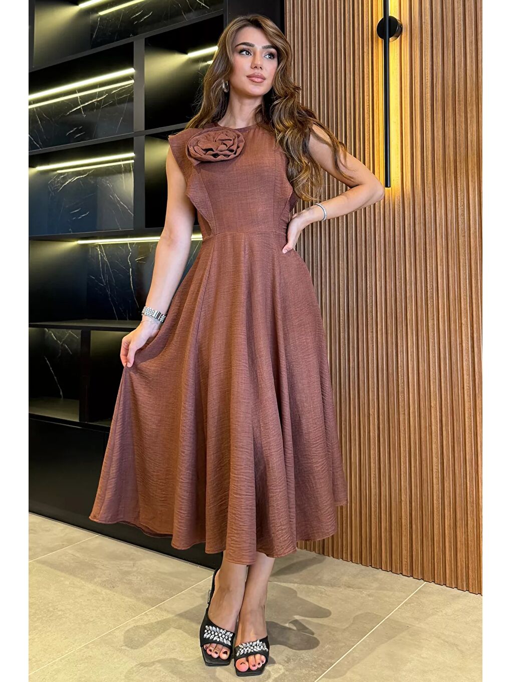 Kahverengi Gül Detaylı Kadın Elbise-5