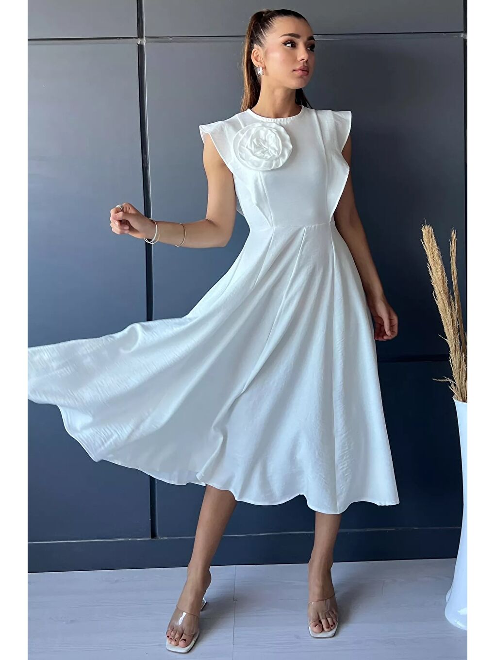 Beyaz Gül Detaylı Kadın Elbise-4