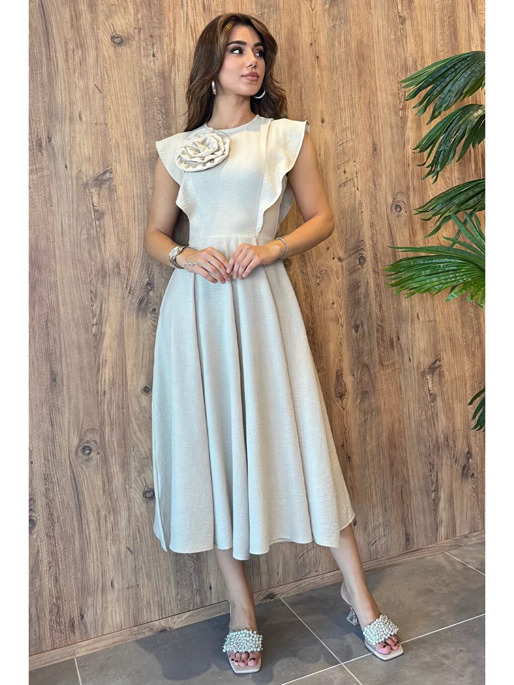 Bej Gül Detaylı Kadın Elbise-5